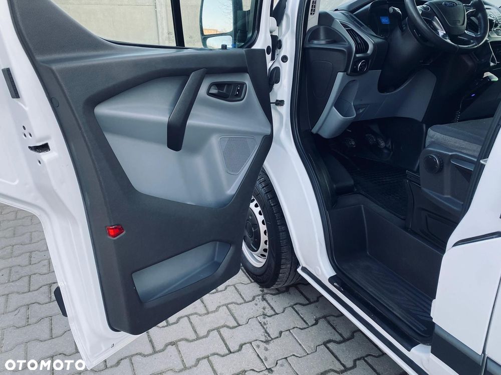 Ford TRANSIT CUSTOM - 12