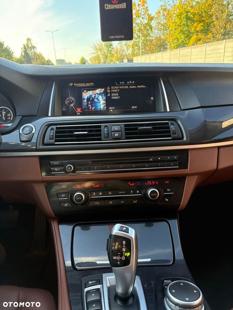 BMW Seria 5 520d xDrive - 10