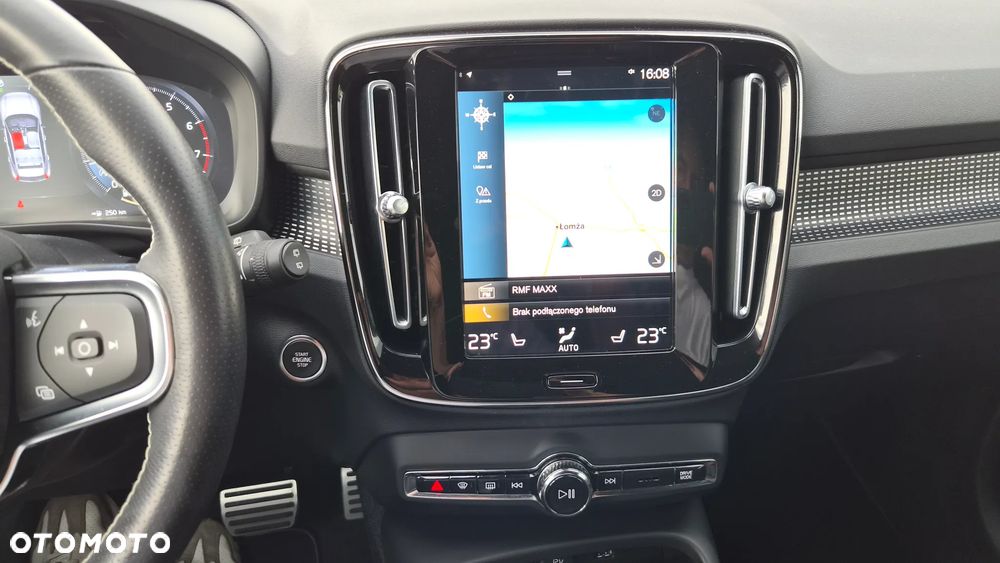 Volvo XC 40 T3 Geartronic Momentum Pro - 25