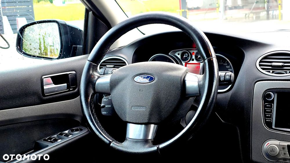 Ford Focus 1.8 FF Platinium X - 29