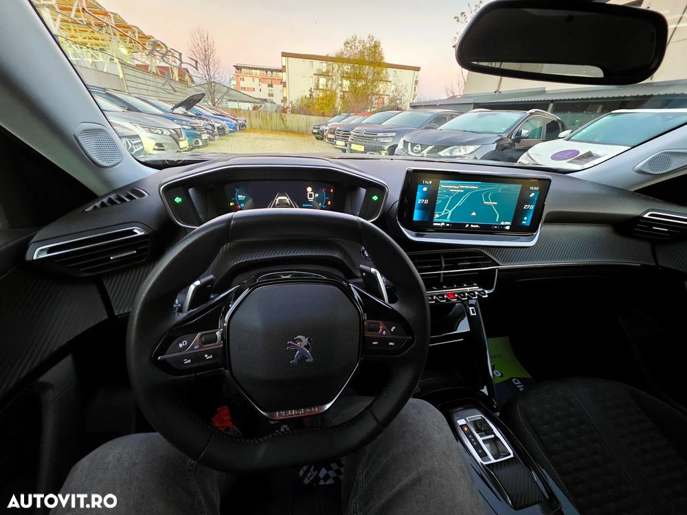 Peugeot 2008 PureTech 130 EAT8 GT Pack - 27