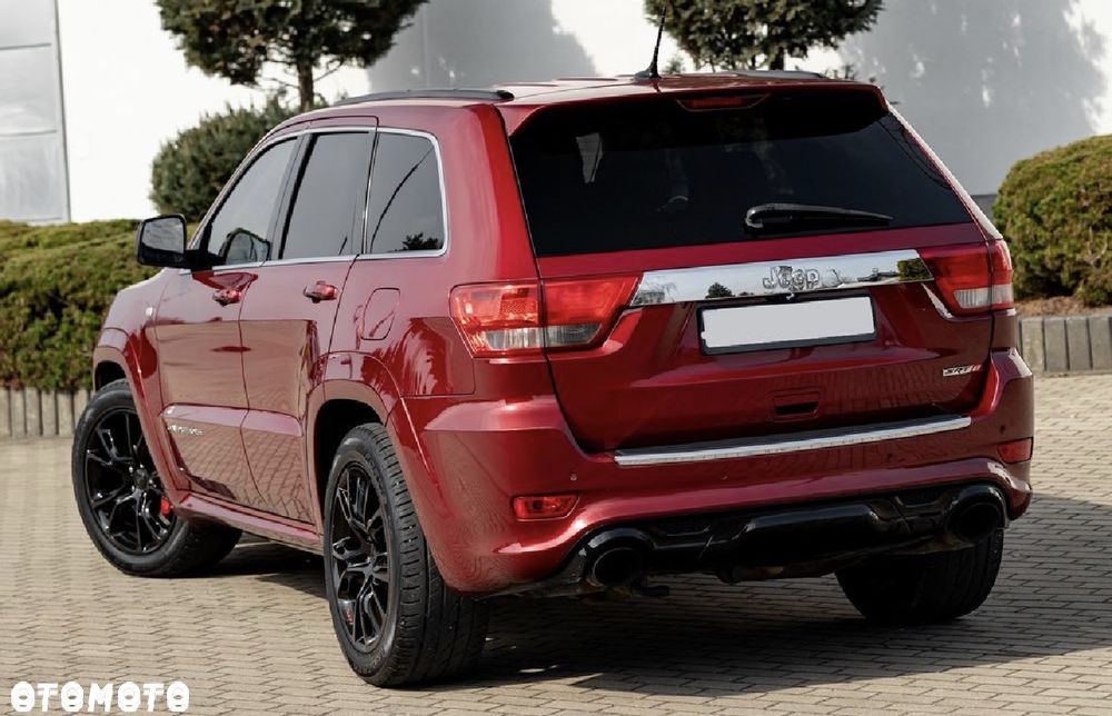 Jeep Grand Cherokee SRT8 - 9