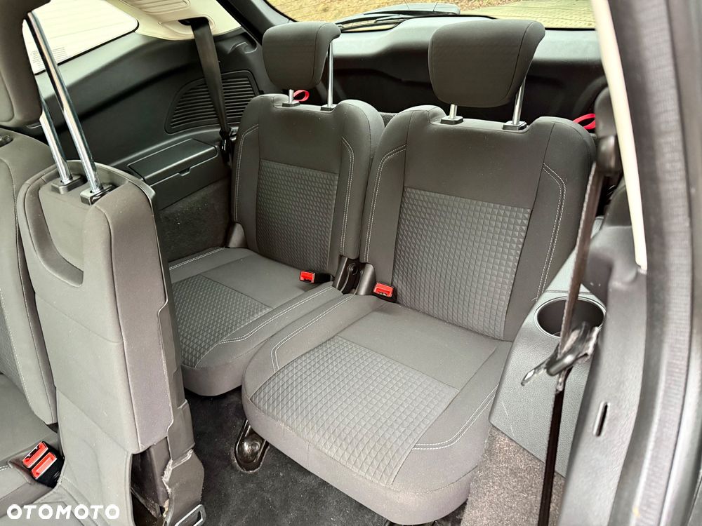 Ford Grand C-MAX - 17