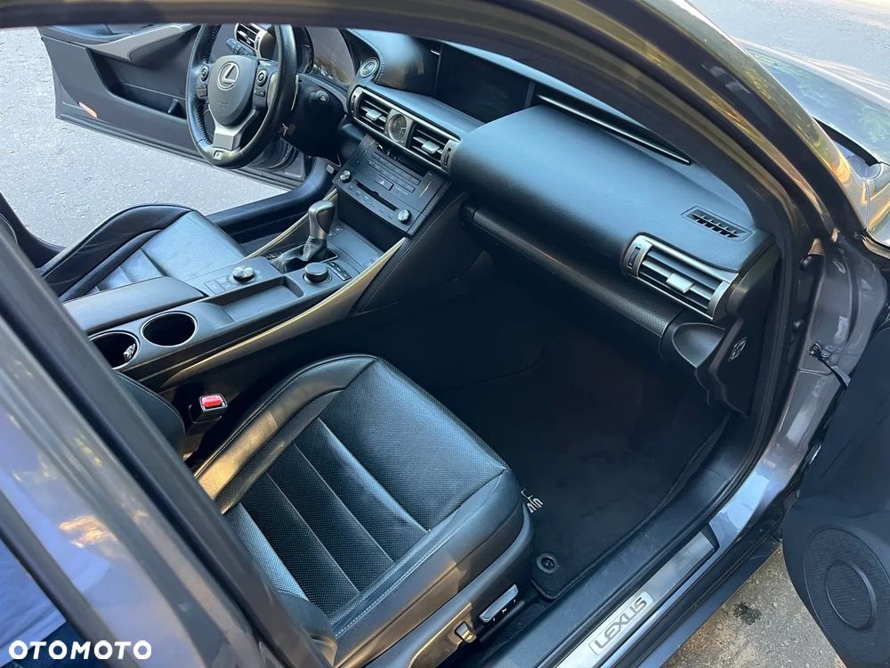 Lexus IS 200t F Impression - 11