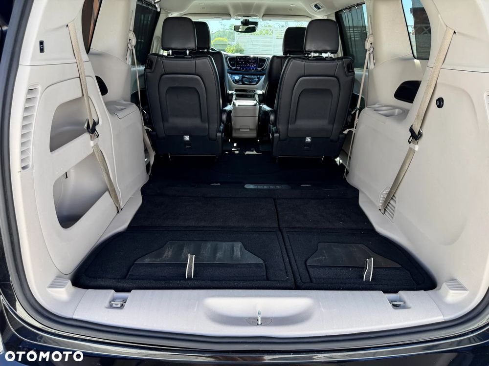 Chrysler Pacifica - 38