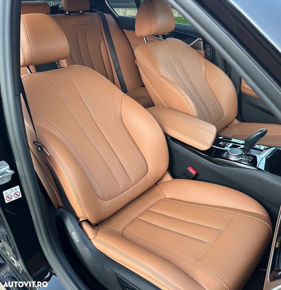 BMW Seria 5 530e Aut. Luxury Line - 40