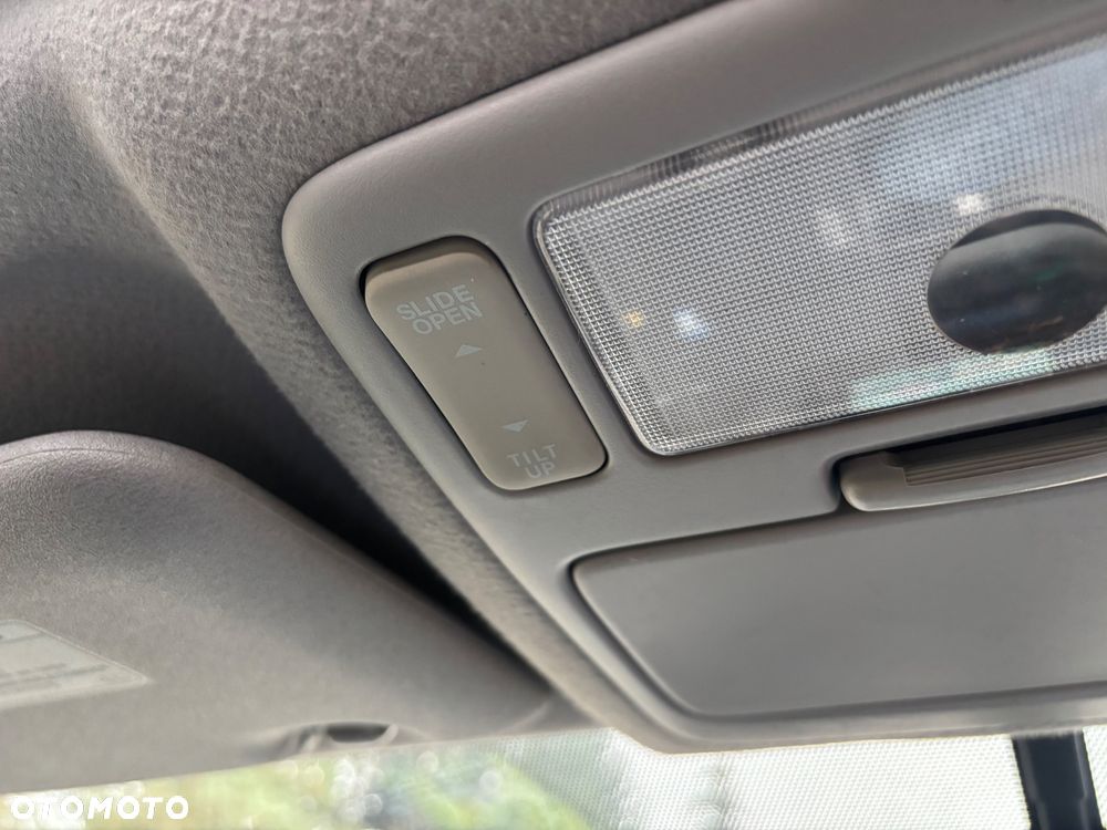 Toyota RAV4 2.0 VVT-i 4x4 - 38