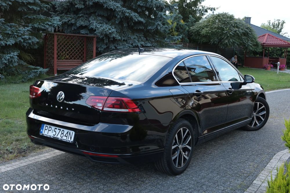 Volkswagen Passat 2.0 TDI EVO Elegance DSG - 4