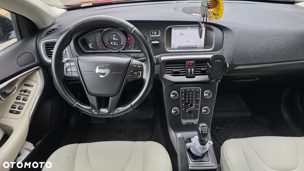 Volvo V40 D2 R-Design - 5