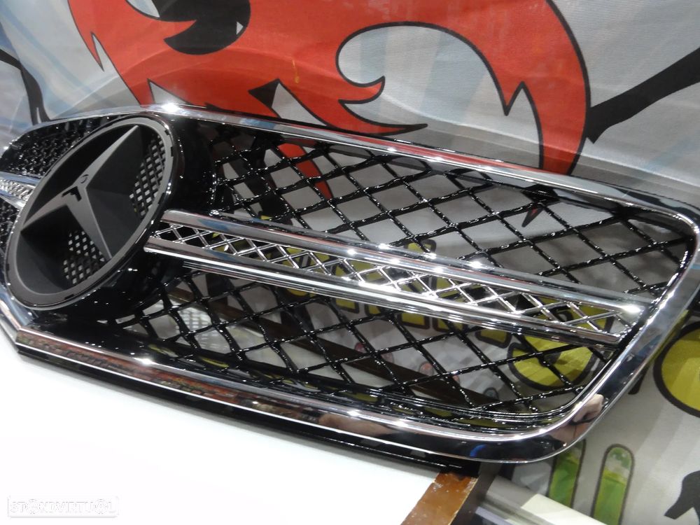 Grelha frontal para Mercedes Classe C W204 2007-2014 AMG / C63 look em cromado e preto piano brilhante em plástico ABS - 6