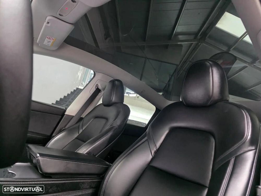 Tesla Model Y Long Range Dual Motor AWD - 17