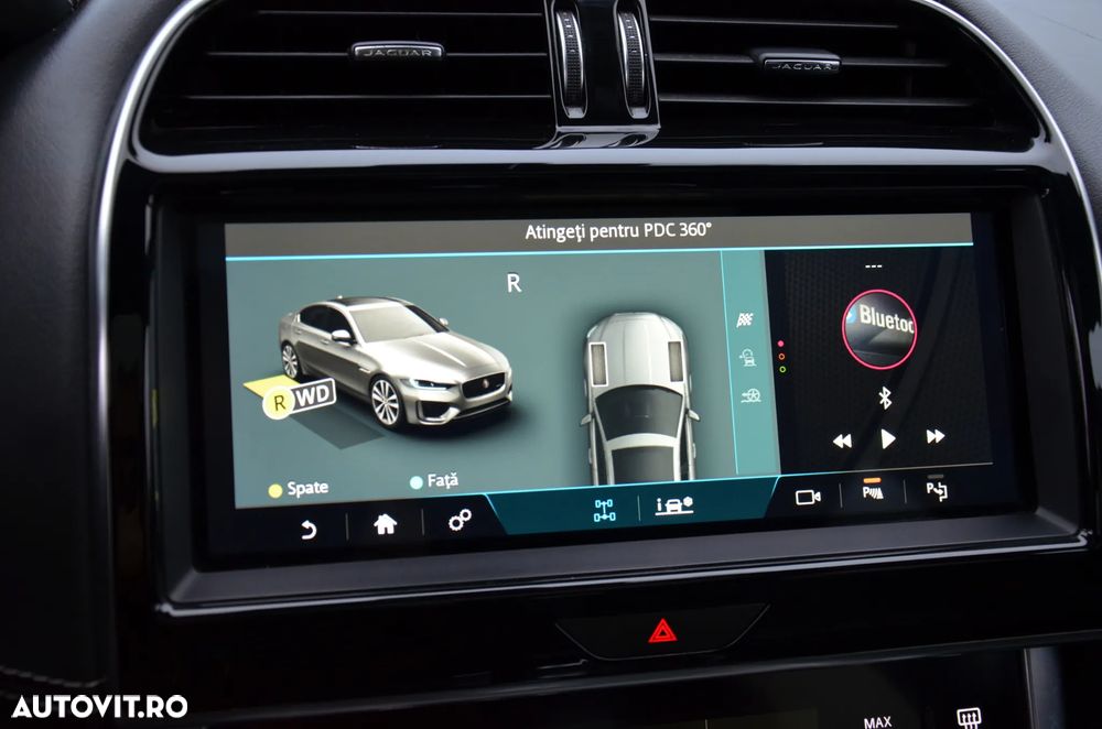 Jaguar XE 2.0 AWD R-Sport - 24