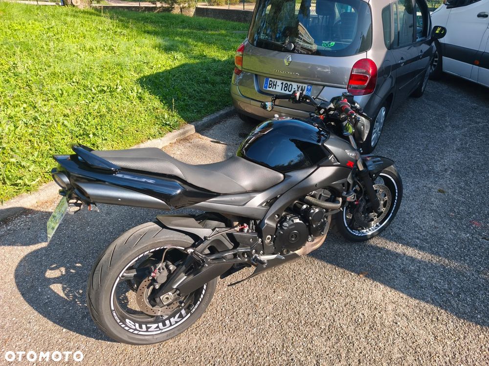 Suzuki GSR - 34