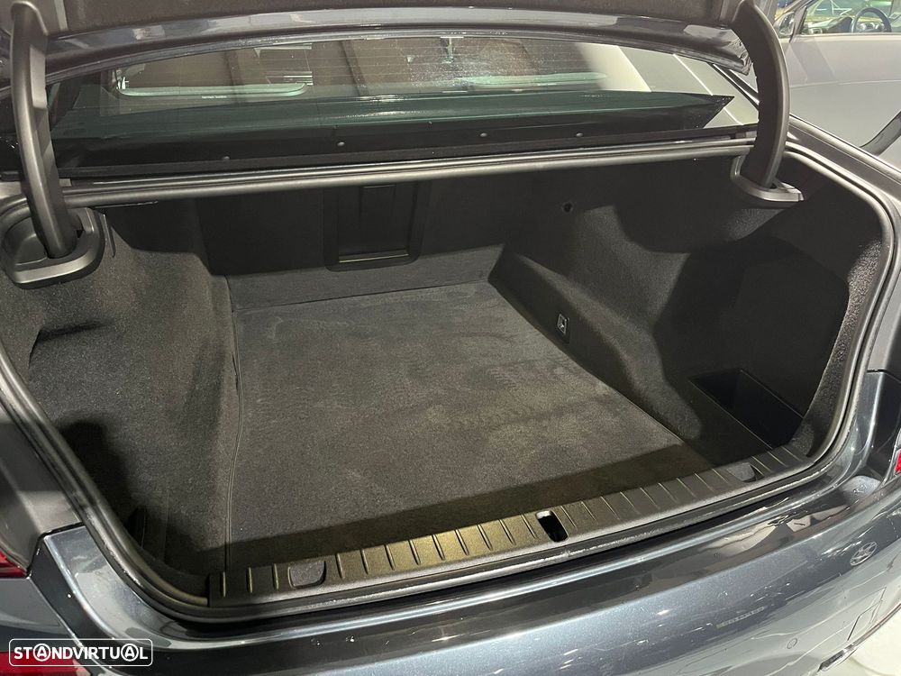 BMW 750 d xDrive Pack M Auto - 37