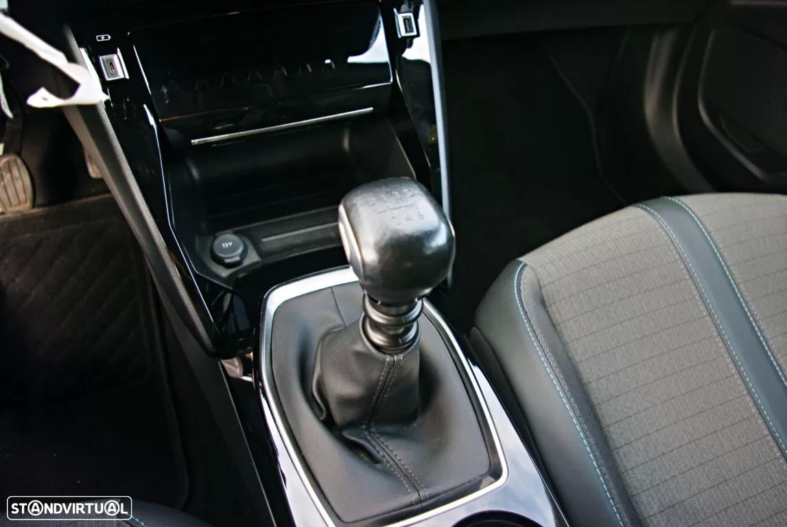 Peugeot 2008 1.2 PureTech Allure - 37
