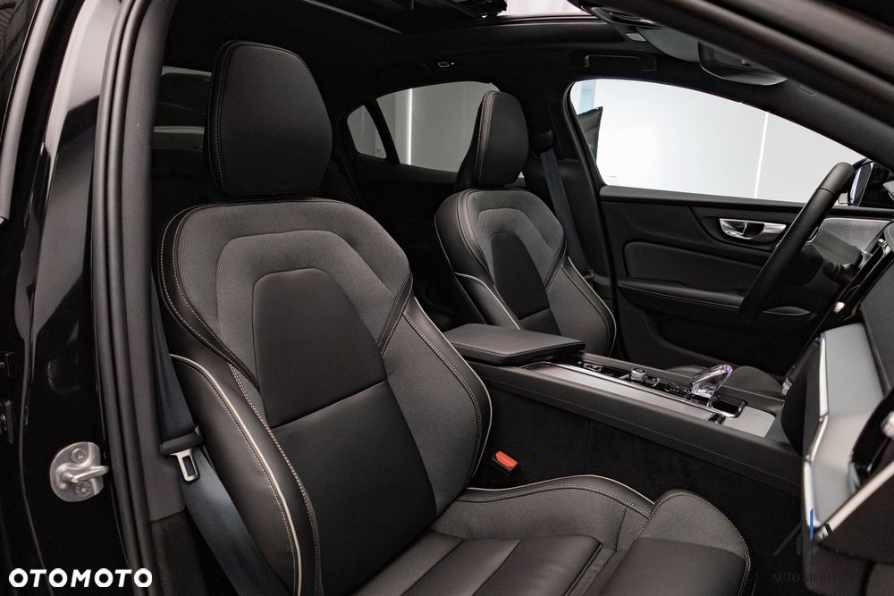 Volvo S60 B5 B AWD Ultimate Dark - 22
