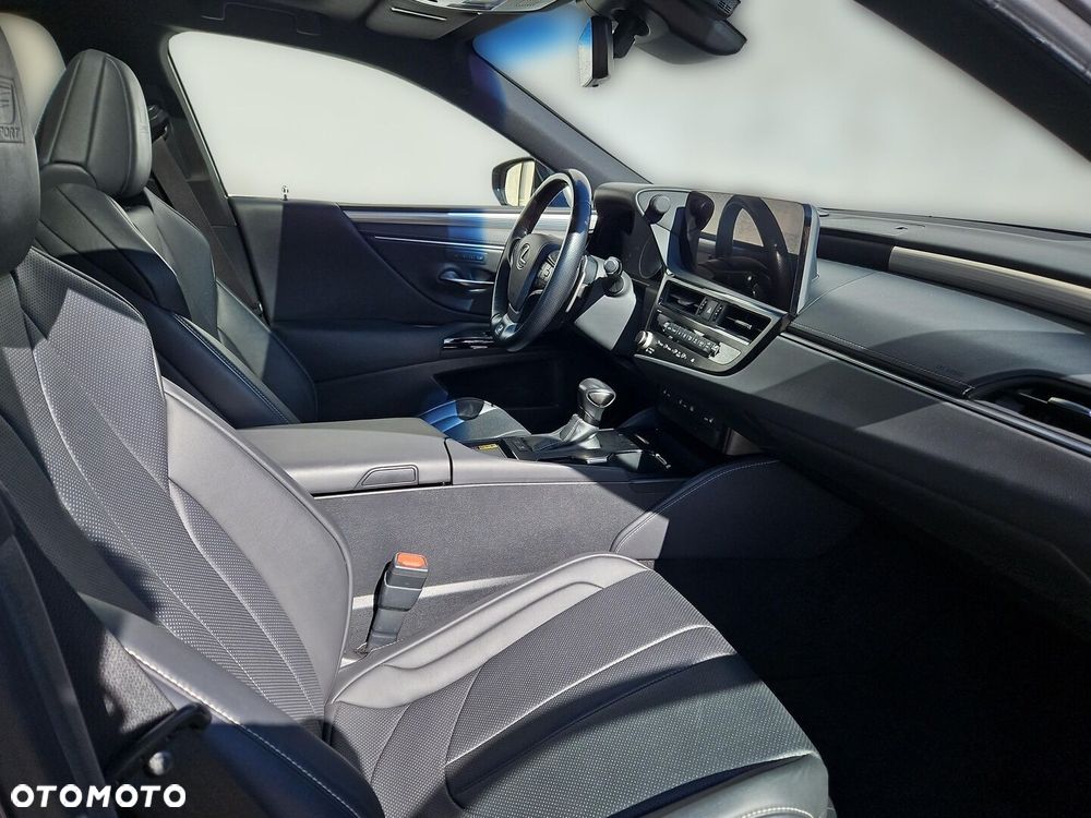Lexus ES 300h F Sport Edition - 26