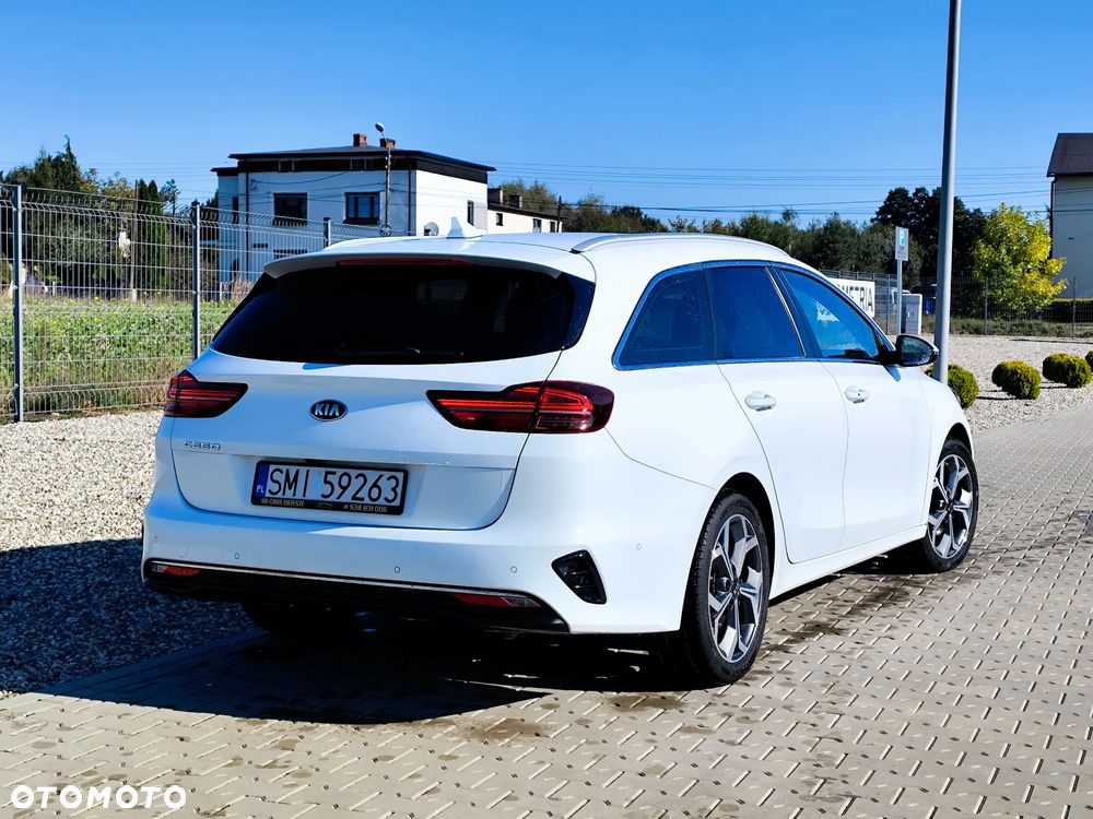 Kia Ceed 1.6 CRDi mHEV Business Line - 32