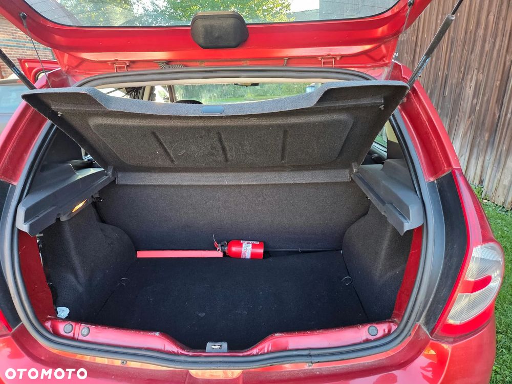 Dacia Sandero 2009 photo 3