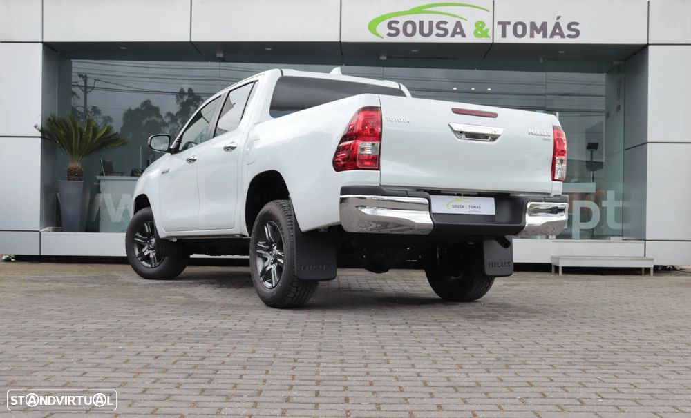 Toyota Hilux 2.4 D-4D 4WD CD CH Aut. - 3