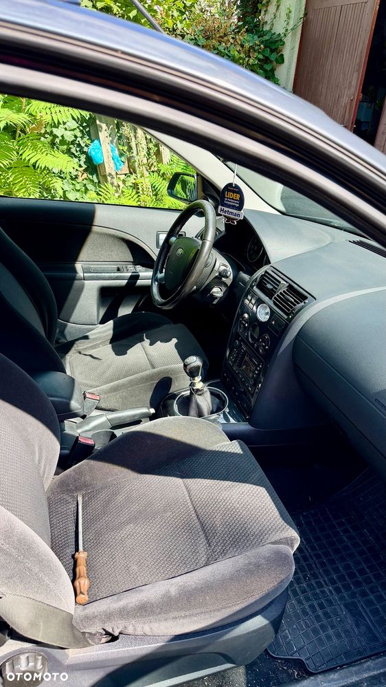 Ford Mondeo 2.5 V6 Ghia - 11