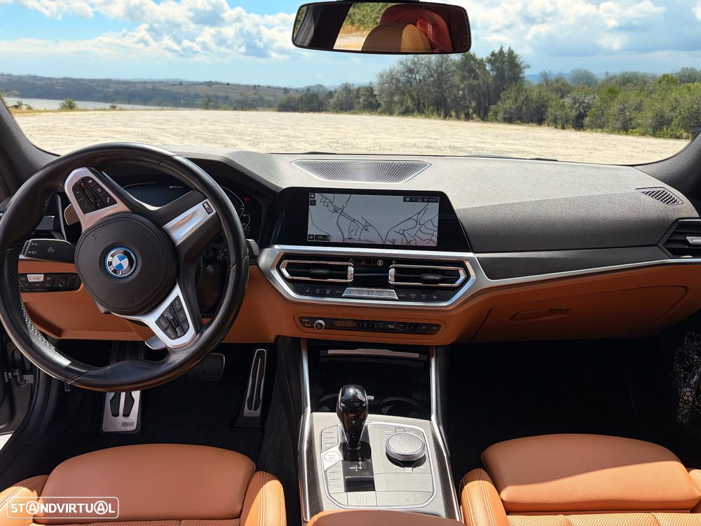 BMW 330 e Pack Desportivo M Auto - 17