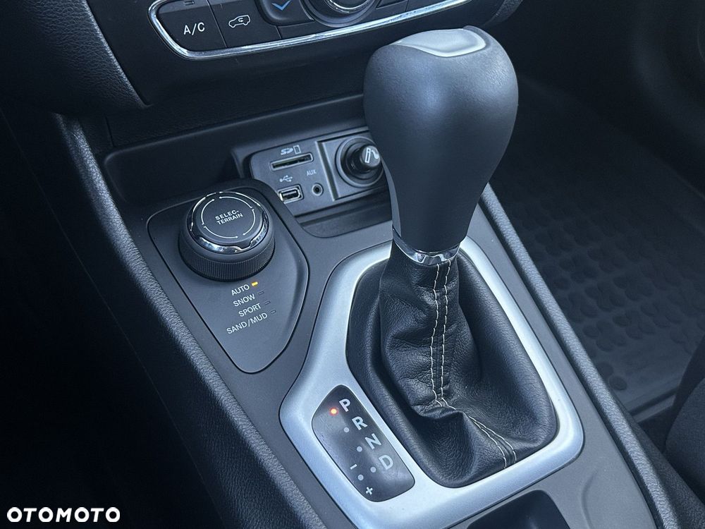 Jeep Cherokee - 20