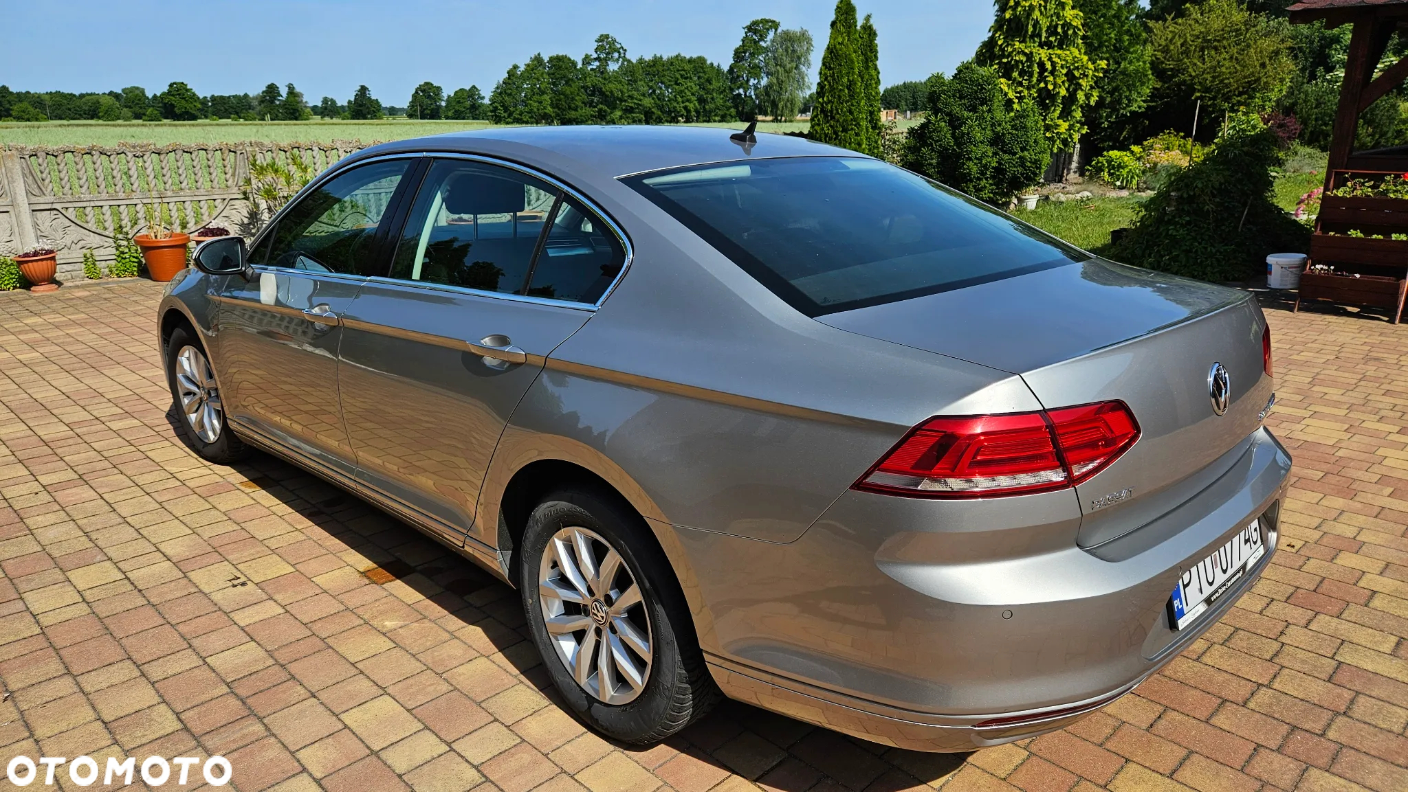 Volkswagen Passat - 8