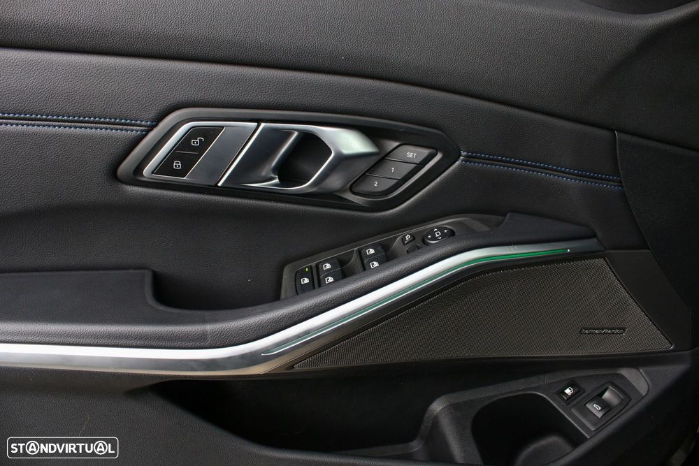 BMW 330 e Pack Desportivo M Auto - 30