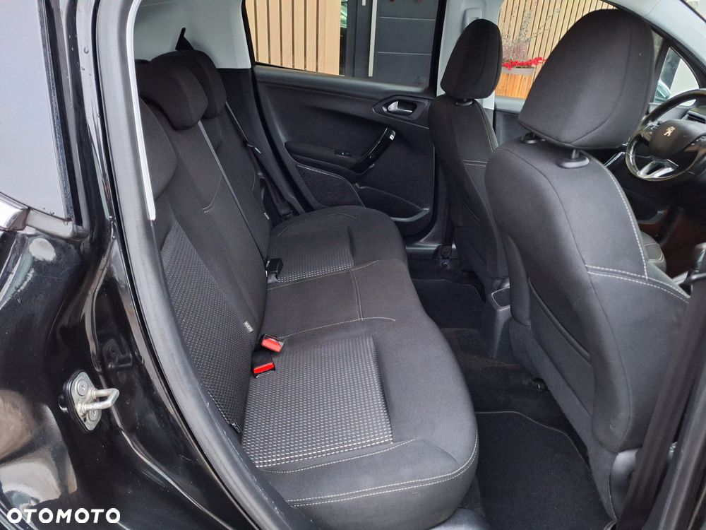 Peugeot 208 - 9