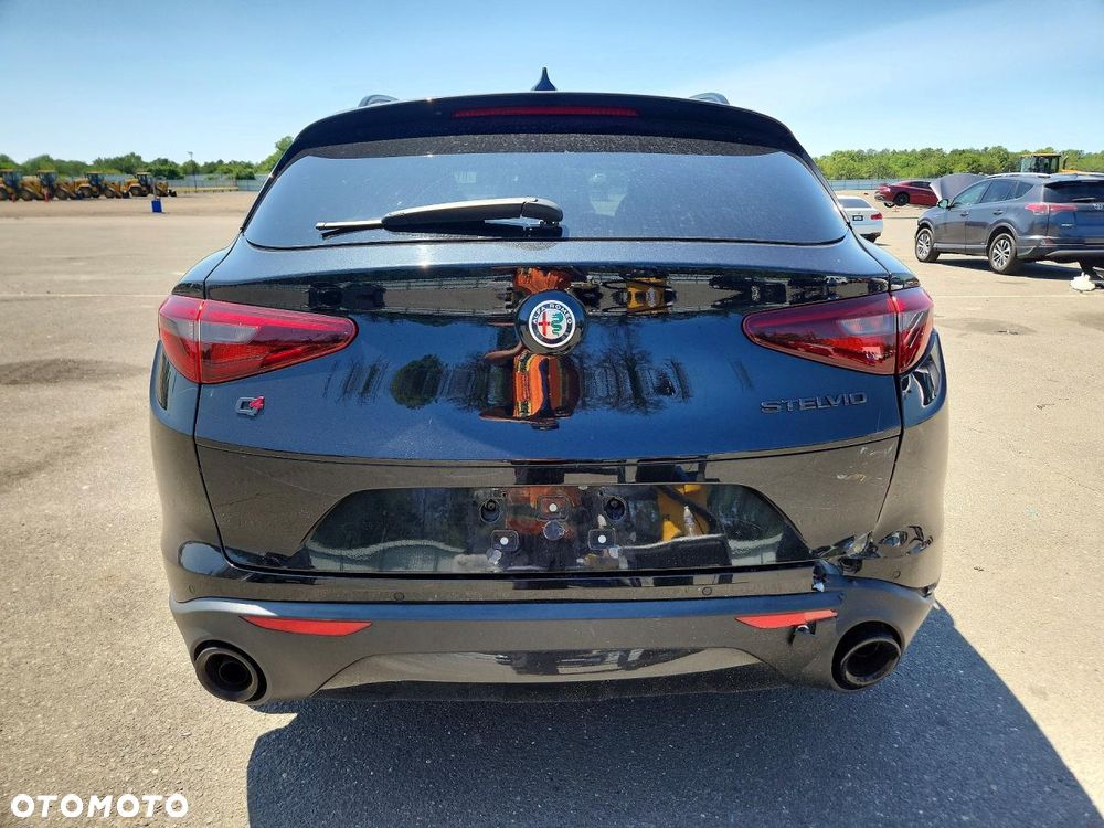 Alfa Romeo Stelvio 2.0 Turbo 16V AT8-Q4 Veloce Ti - 8