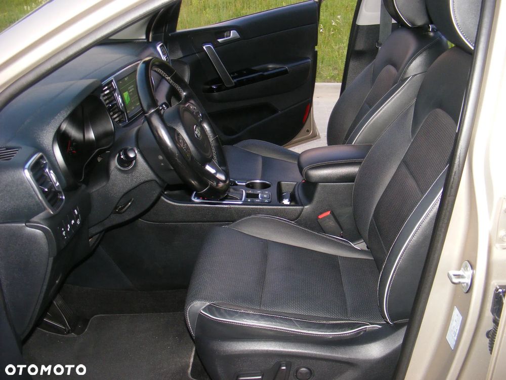 Kia Sportage 2,0 CRDI AWD Platinum - 9