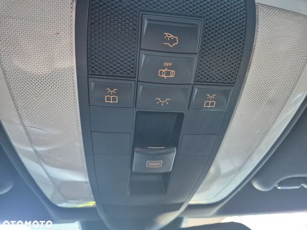 Mercedes-Benz Klasa C 320 T CDI DPF 4Matic 7G-TRONIC Avantgarde - 25