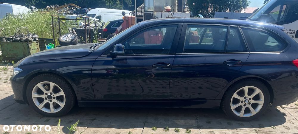 BMW Seria 3 330d xDrive - 5
