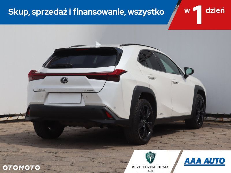Lexus UX - 7