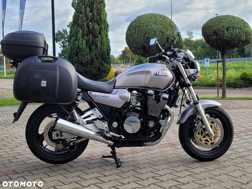 Yamaha XJR - 17