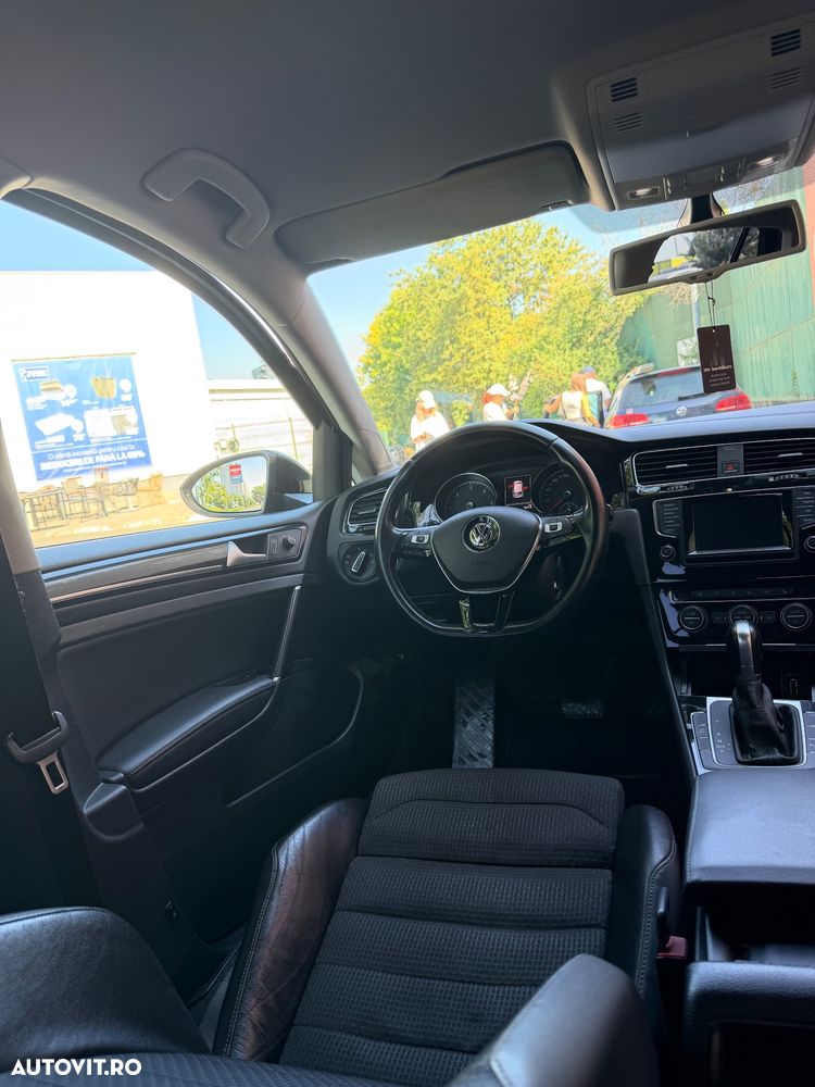 Volkswagen Golf - 10