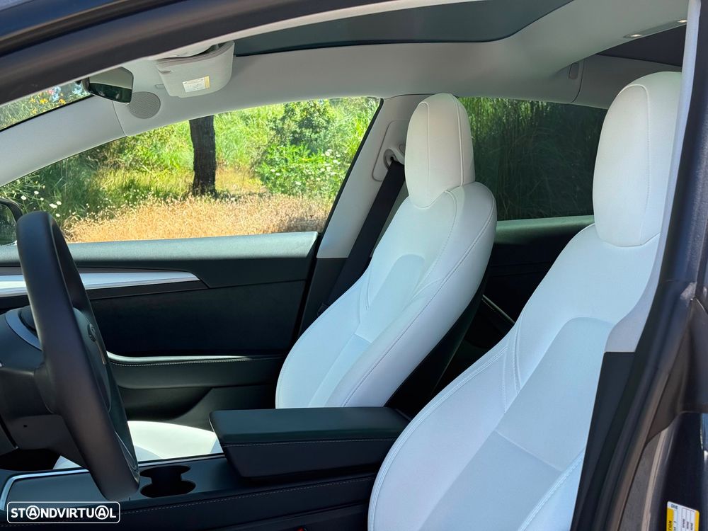 Tesla Model 3 Long Range AWD Dual Motor Performance - 32