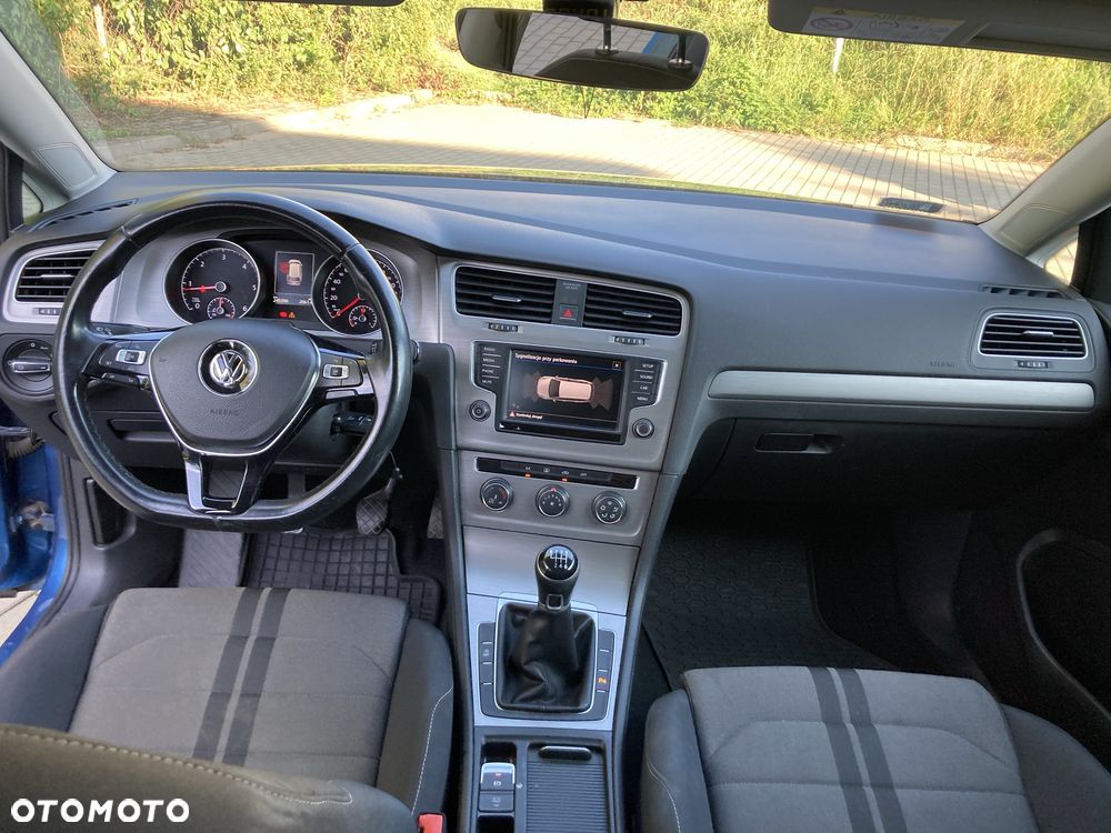 Volkswagen Golf - 6