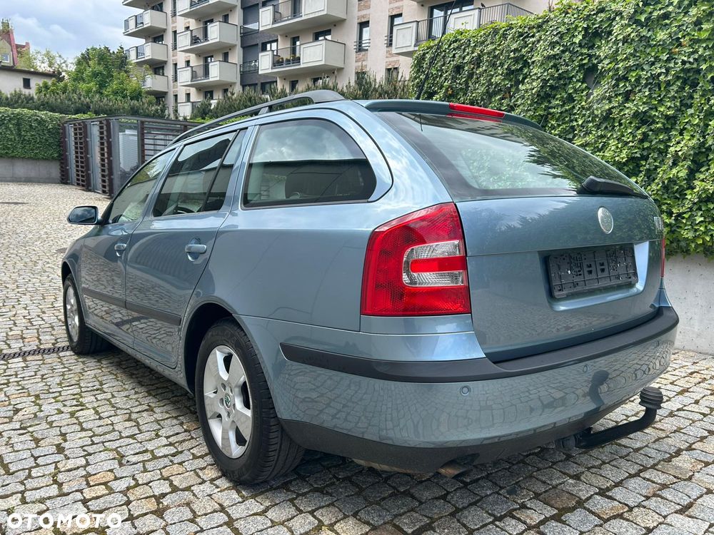 Skoda Octavia 1.6 Combi Classic - 9