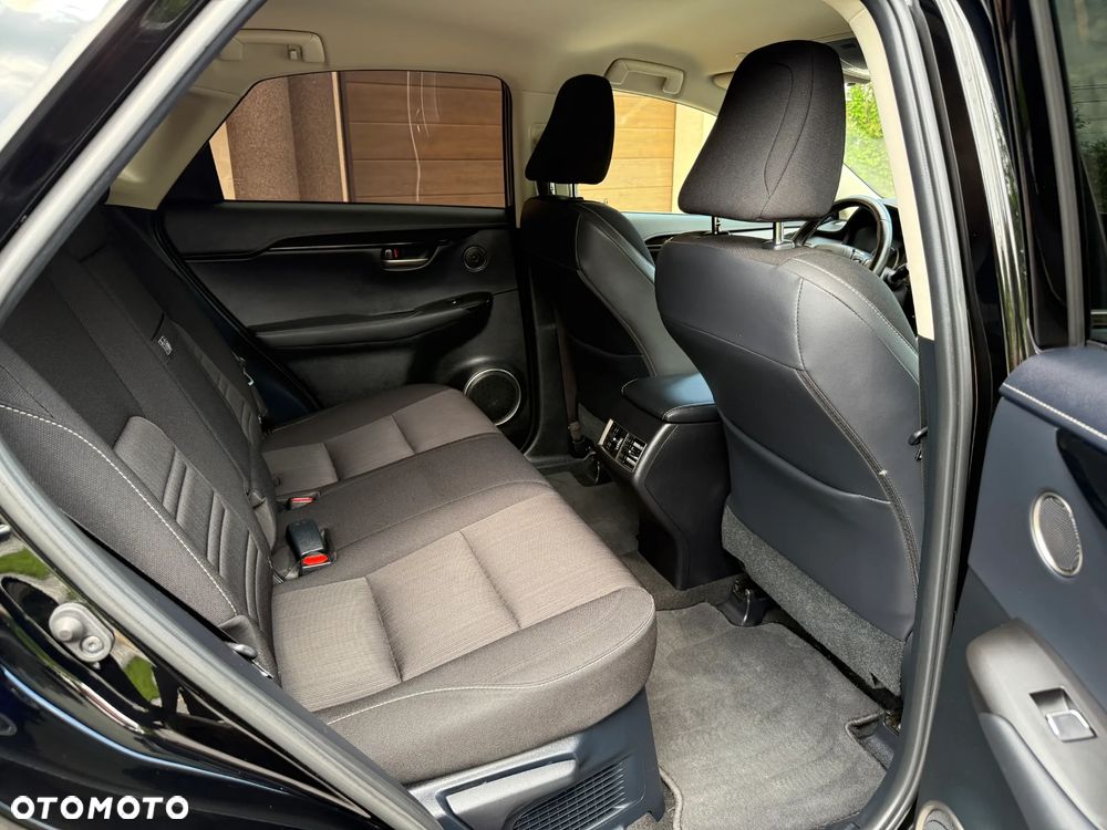 Lexus NX 300h Business Edition AWD - 24