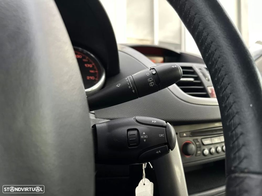 Peugeot 207 1.6 HDi Premium - 24