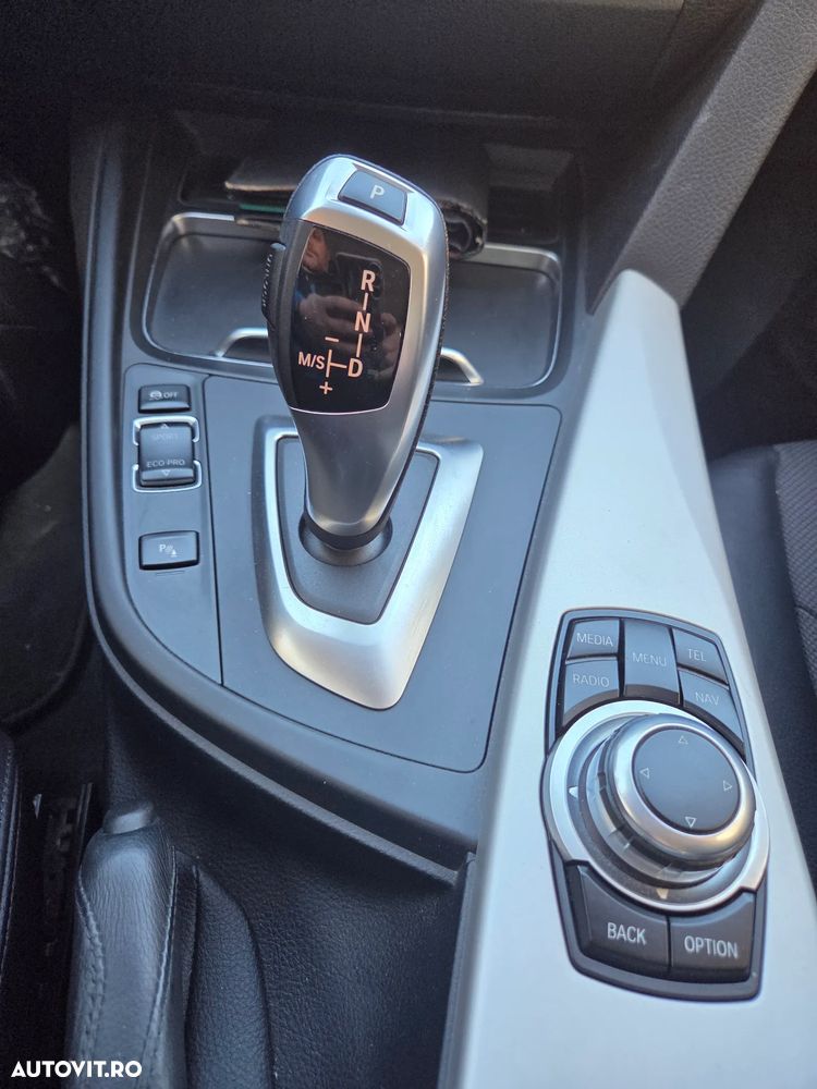 BMW Seria 3 320d Aut. - 10
