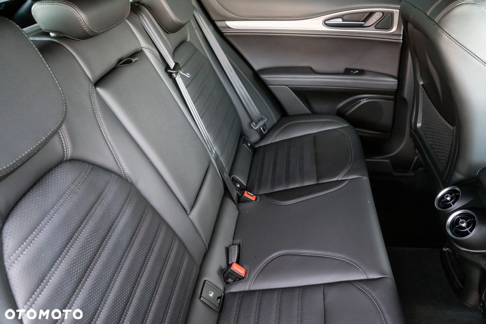 Alfa Romeo Stelvio 2.0 Turbo Veloce Q4 - 12