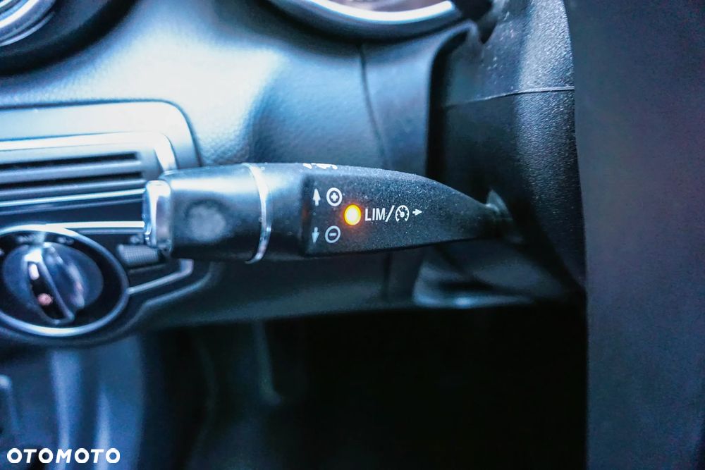 Mercedes-Benz Klasa C 180 (BlueTEC) d 7G-TRONIC AMG Line - 13