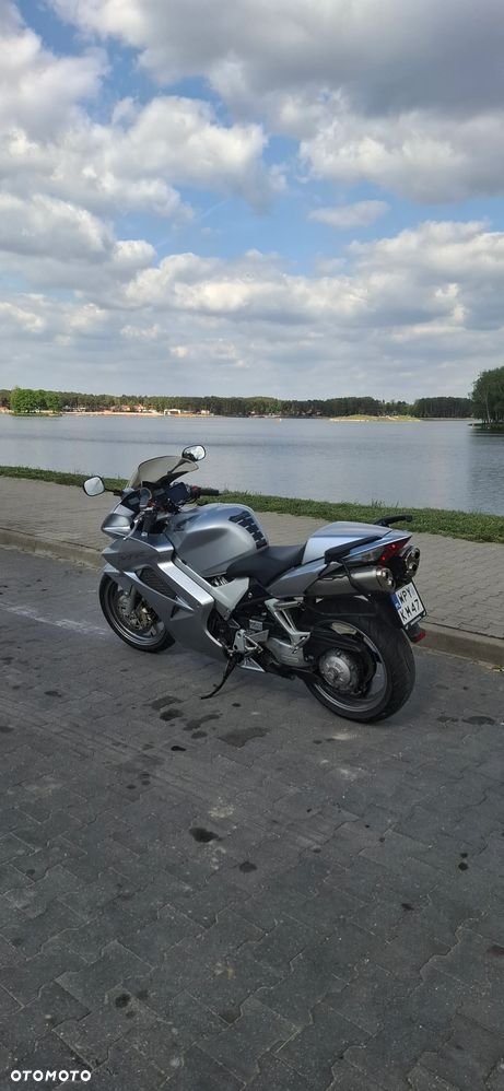 Honda VFR - 16