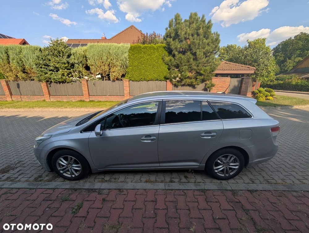 Toyota Avensis 1.8 Sol - 1