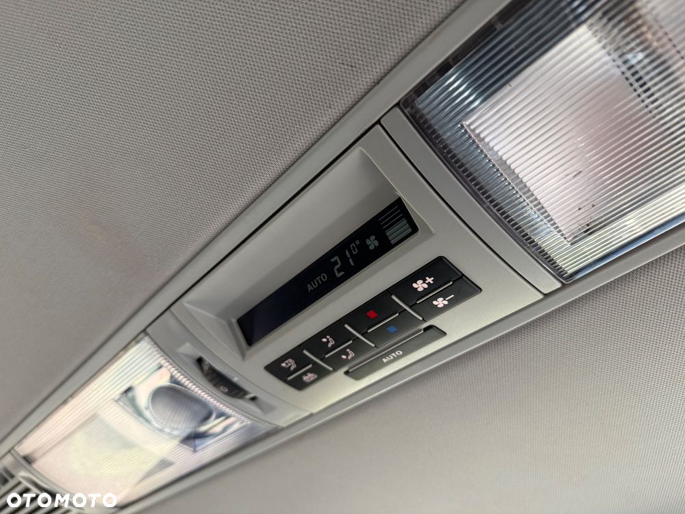 Volkswagen Multivan - 22