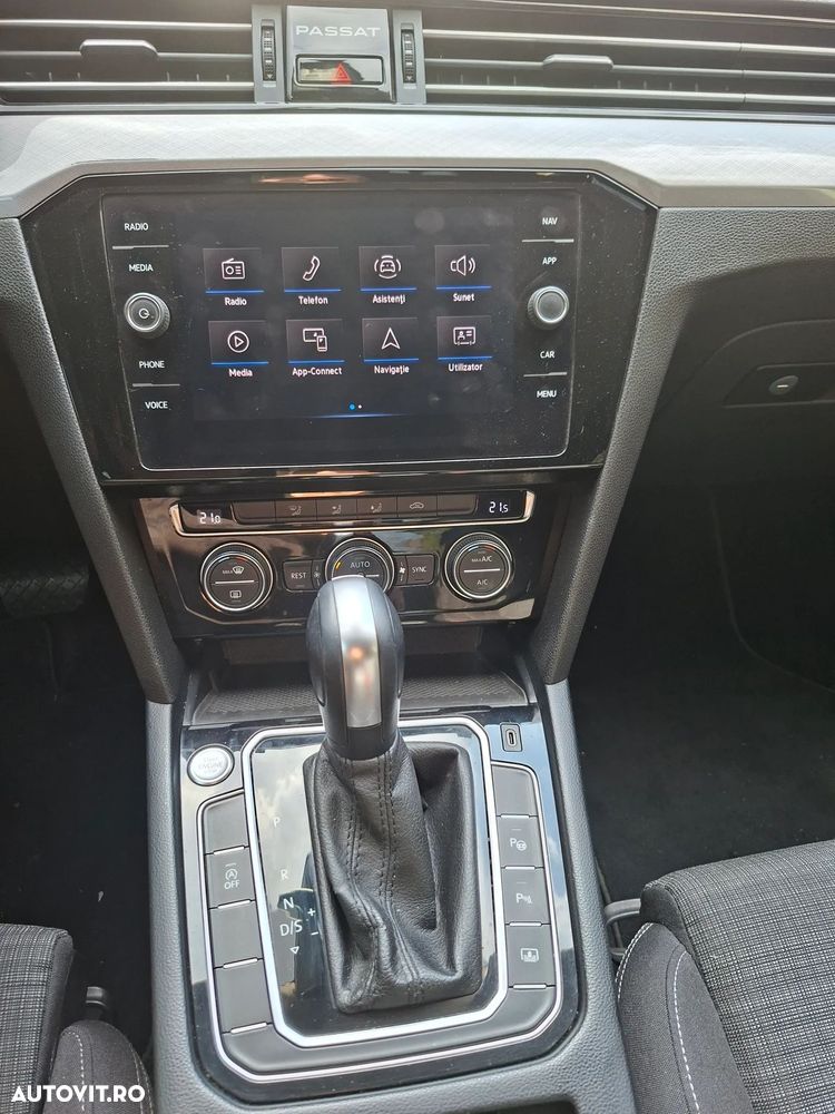 Volkswagen Passat 1.6 TDI SCR DSG Comfortline - 19