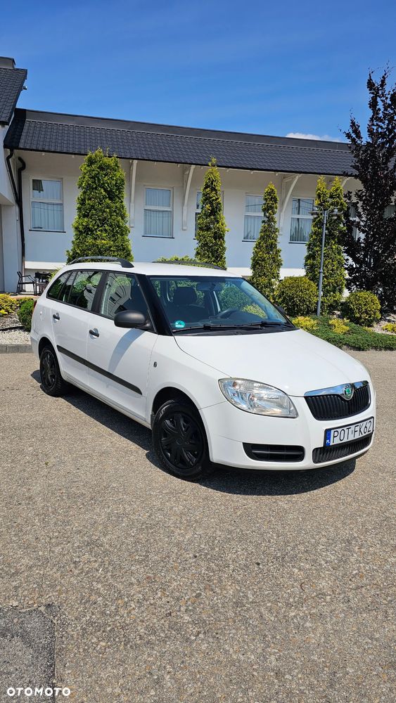 Skoda Fabia 1.2 HTP Ambiente - 2